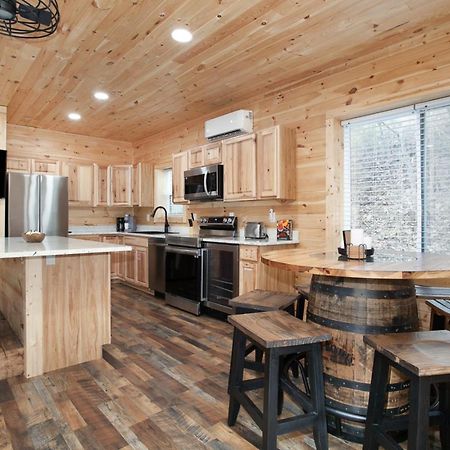 Whiskey Barrel W Hot Tub Arcade Game Fire Pit Villa Sevierville Dış mekan fotoğraf