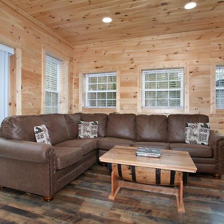 Whiskey Barrel W Hot Tub Arcade Game Fire Pit Villa Sevierville Dış mekan fotoğraf