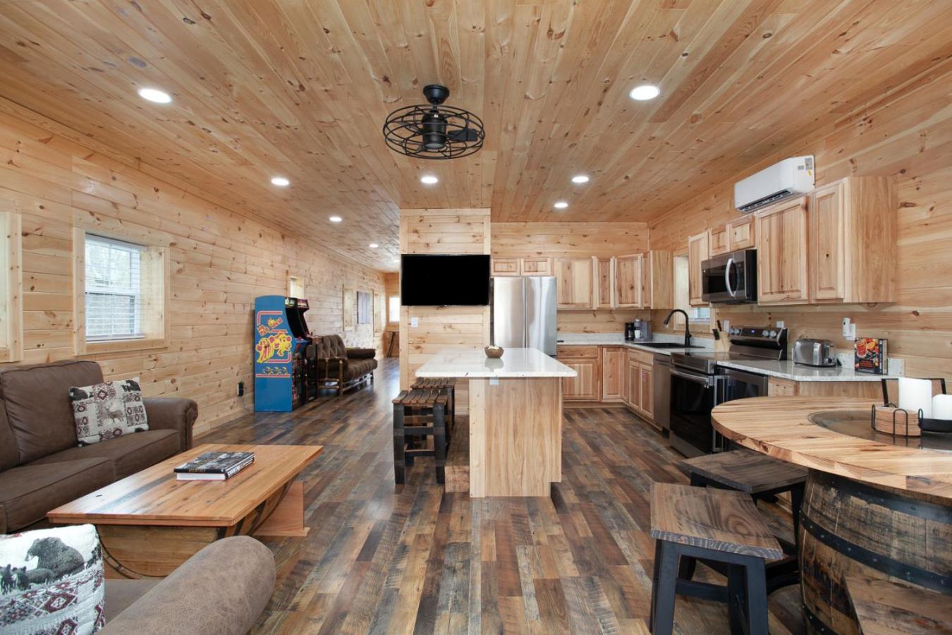 Whiskey Barrel W Hot Tub Arcade Game Fire Pit Villa Sevierville Dış mekan fotoğraf