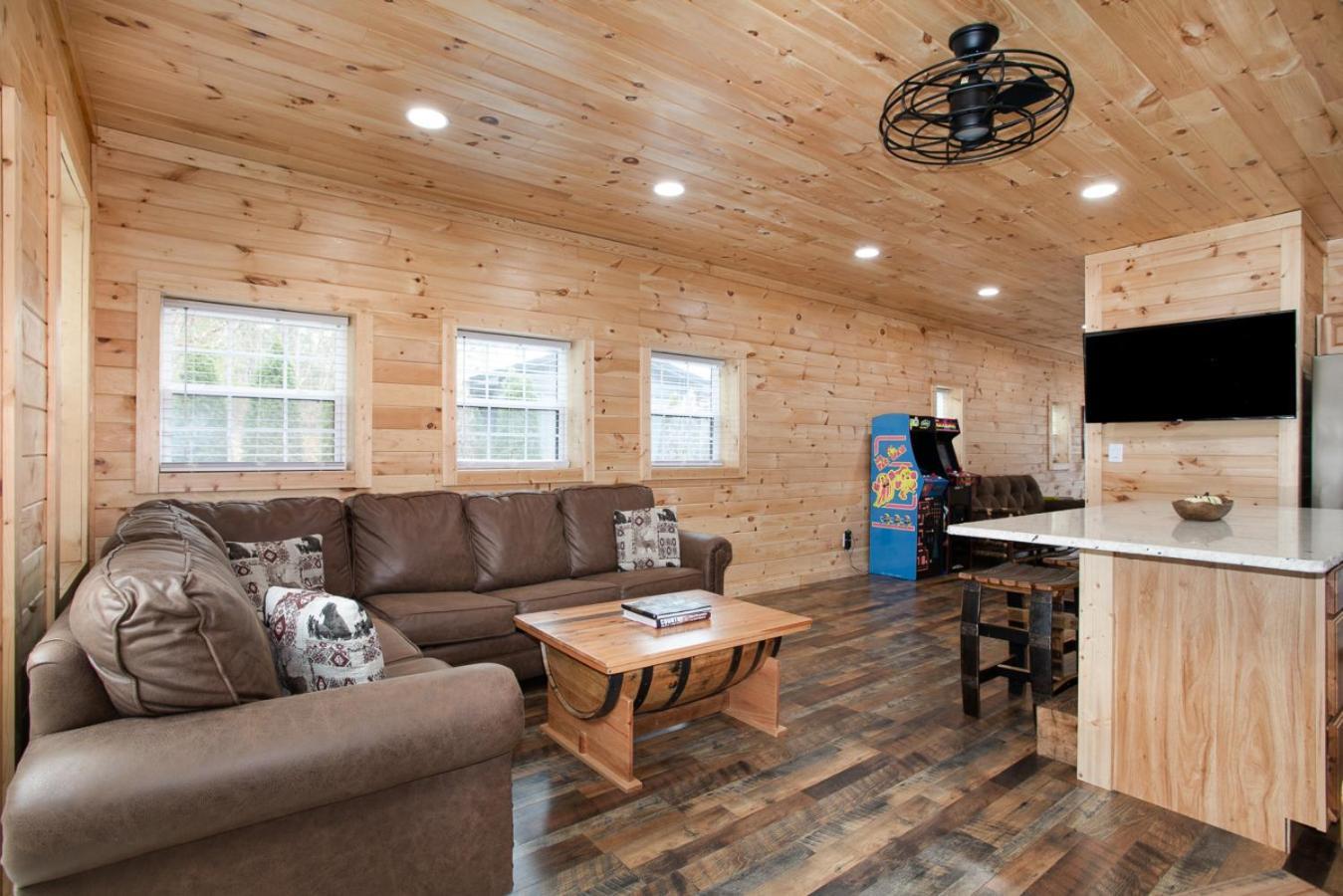 Whiskey Barrel W Hot Tub Arcade Game Fire Pit Villa Sevierville Dış mekan fotoğraf