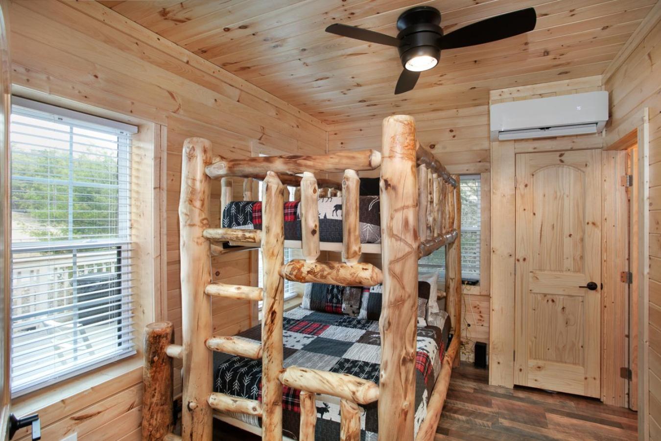 Whiskey Barrel W Hot Tub Arcade Game Fire Pit Villa Sevierville Dış mekan fotoğraf