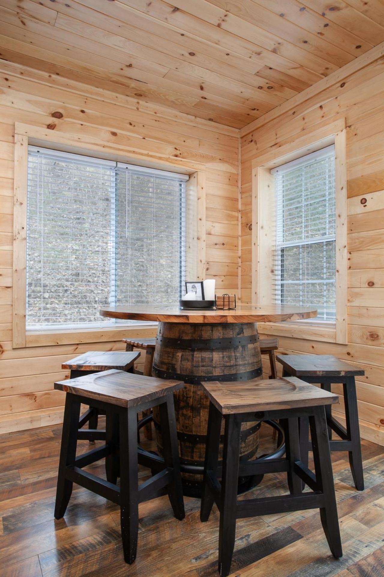 Whiskey Barrel W Hot Tub Arcade Game Fire Pit Villa Sevierville Dış mekan fotoğraf